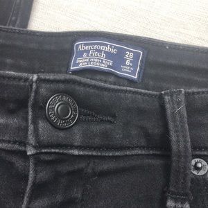 ☞︎ Abercrombie and Fitch high rise jeans